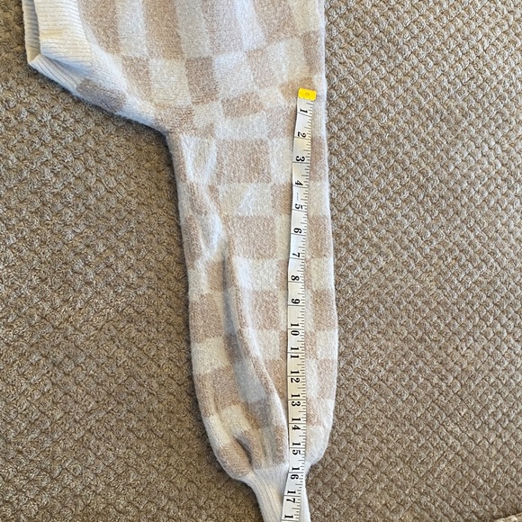 Altar’d State size small-juniors. Checkered Beige and Cream cropped Sweater - Picture 4 of 8